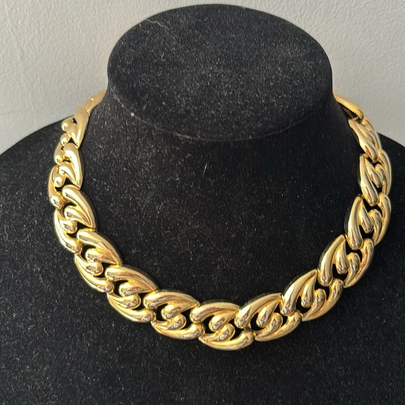 Stunning Gold Tone Fancy link 17” Collar Statement necklace 3/4” wide - Picture 5 of 5